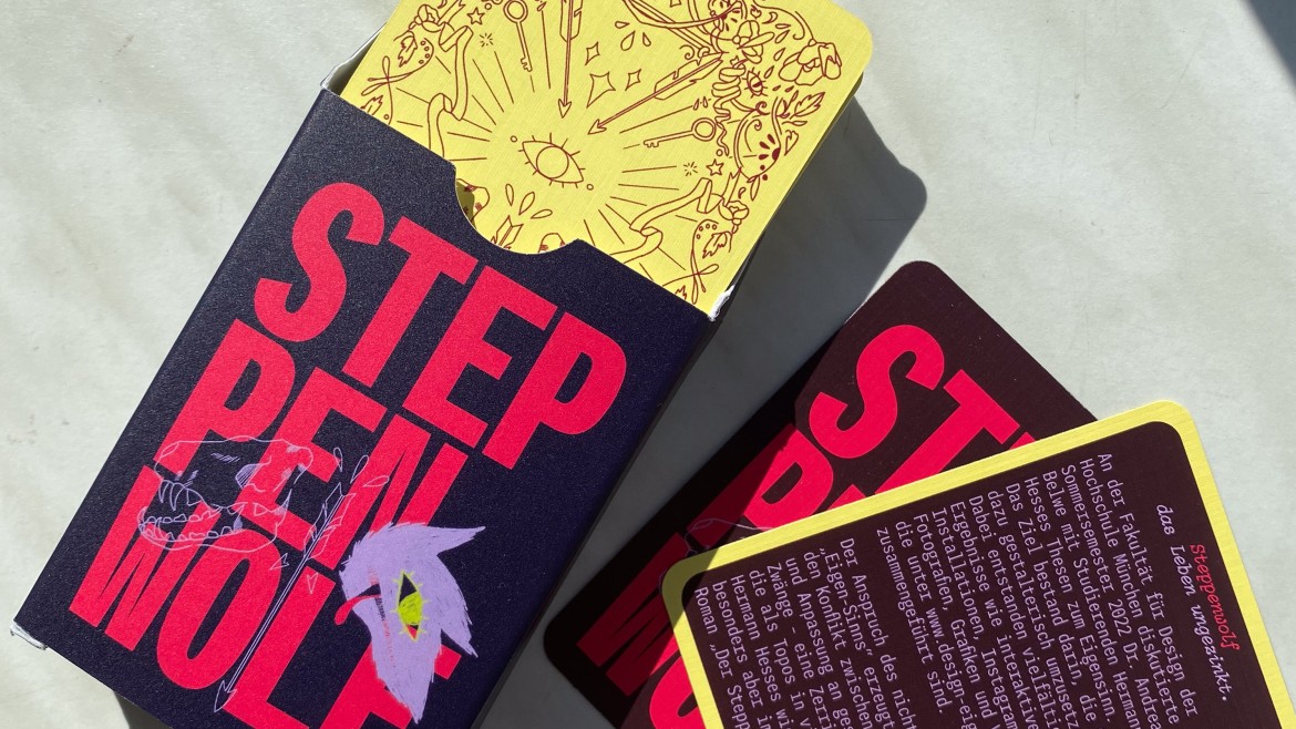 Bild zeigt die von Designstudierenden entworfenen Spielkarten mit Herman Hesse-Motiven 
