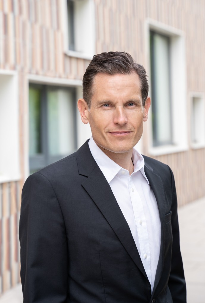 Portrait von Prof. Dr. Daniel Ittstein