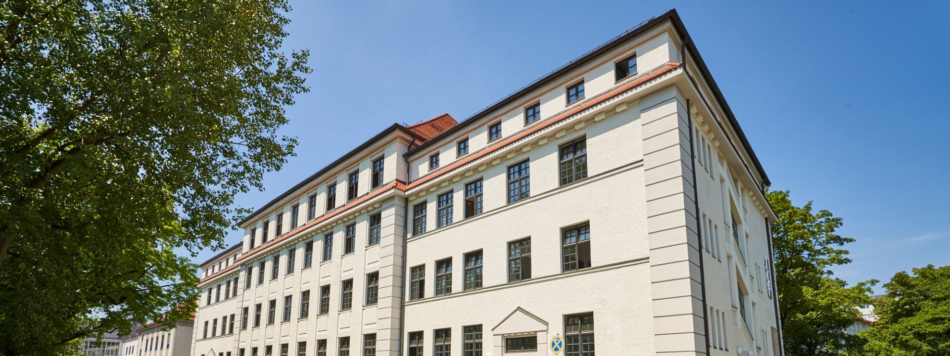 Außenansicht des Gebäudes Schachenmeierstraße 35