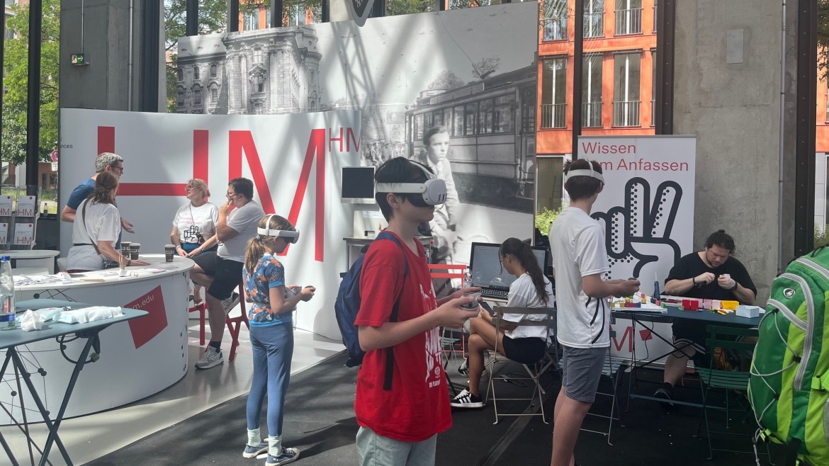 VR Erlebnis am HM Stand (Foto: Prof. Dr. Marion Rauscher ) Die Fakultät 14 auf den Münchner Wissenschaftstagen